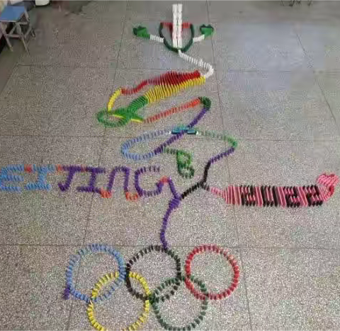 激发潜能，点亮未来  ——隆湖一站学校多米诺骨牌社团精彩活动纪实