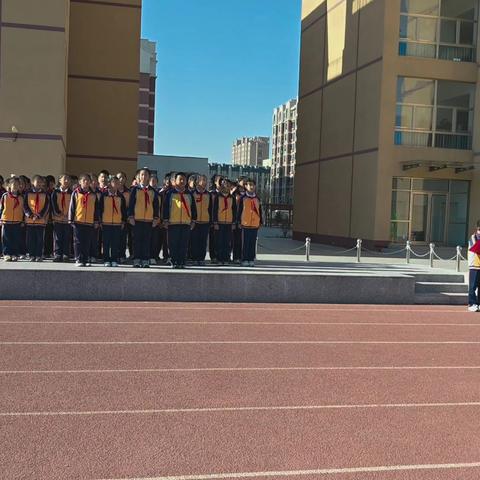 消防知识入童心，安全防范显实效——锡林浩特市第十二小学全国消防日主题升旗仪式
