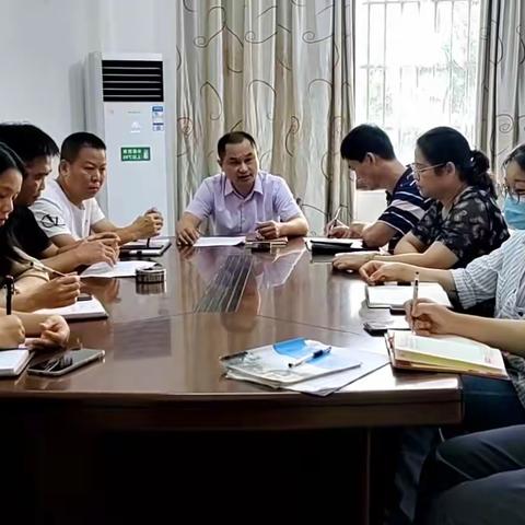 县农贸市场服务中心开展“党课开讲啦”活动