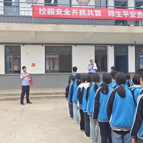 安全无小事，防患于未然。 三乡派出所对辖区内三乡三中进行消防安全培训