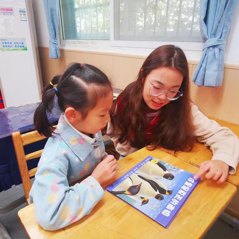 秋阳静润书香页，香囊盛满重阳情