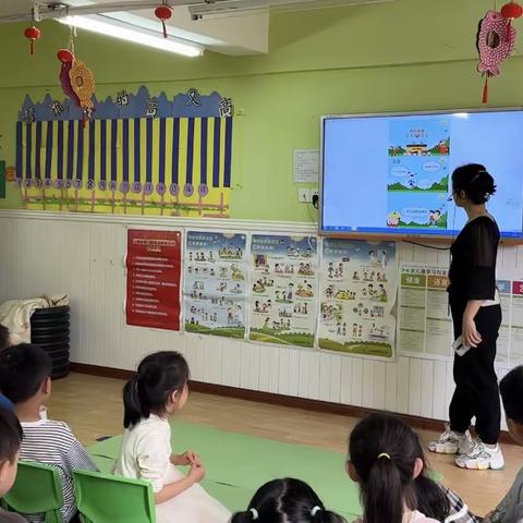 预防踩踏，安全“童”行——爱蒙幼儿园幼儿园防踩踏演练