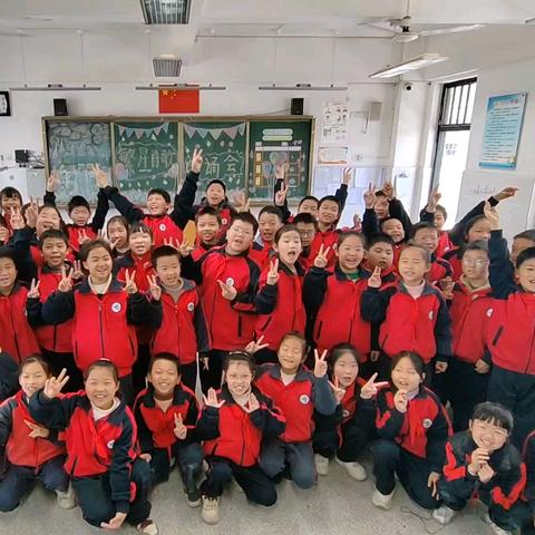 繁星闪耀·诗韵悠扬——四（5）班“繁星”诗歌朗诵会精彩纪实