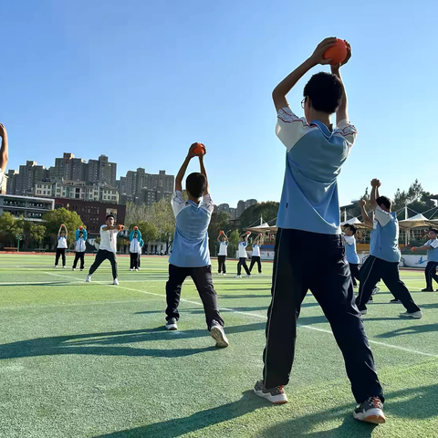 “掷出精彩，赛出未来”——光谷实验中学体育组同课异构教研活动