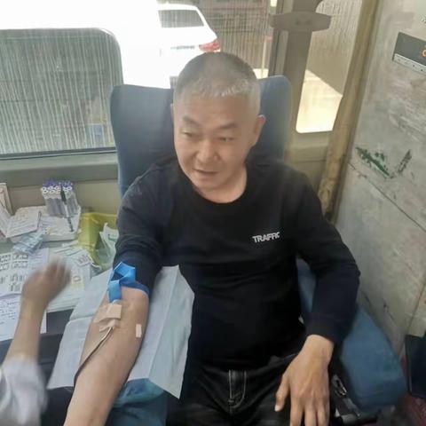 宣化区交通运输综合执法三中队干部职工踊跃参加无偿献血活动