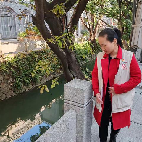 灵响社区：开展“河长日”巡河活动