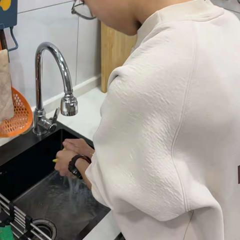 爱劳动 促成长 成安六中在行动