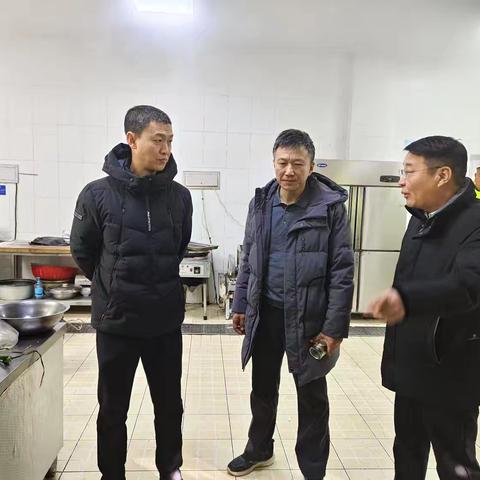 交建中心党委委员王飞、人力资源科科长刘曼远一行到邯郸西养护中督导检查安全生产工作﻿