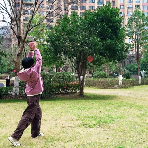 以运动强体魄，以坚持筑成长—临安区锦城四中905班【王子灵】