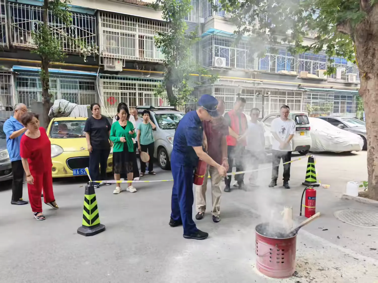 简篇-老房 老院 老街坊 新学 新练 新技能
——下马陵社区开展消防安全培训暨实操演练