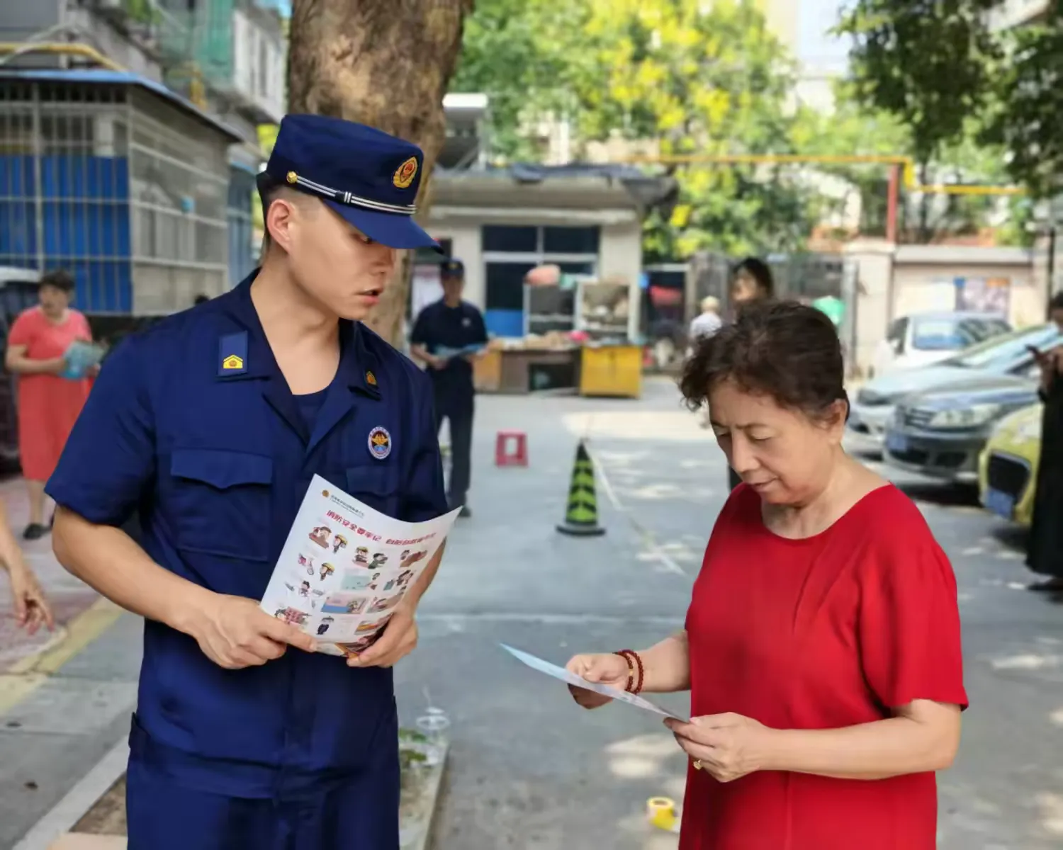 简篇-老房 老院 老街坊 新学 新练 新技能
——下马陵社区开展消防安全培训暨实操演练