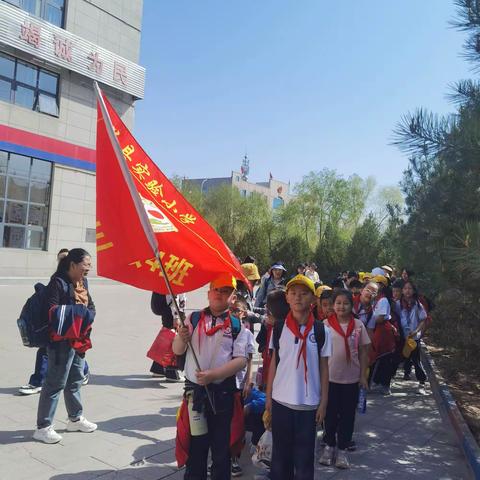 消防零距离   安全伴我行 —— 实验小学三（4）中队参观兴县消防支队社会实践活动