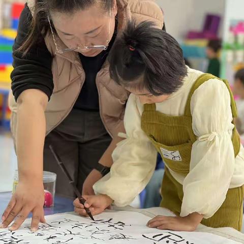 写好毛笔字、做好中国人——温宿县环城北路幼儿园学写毛笔字活动