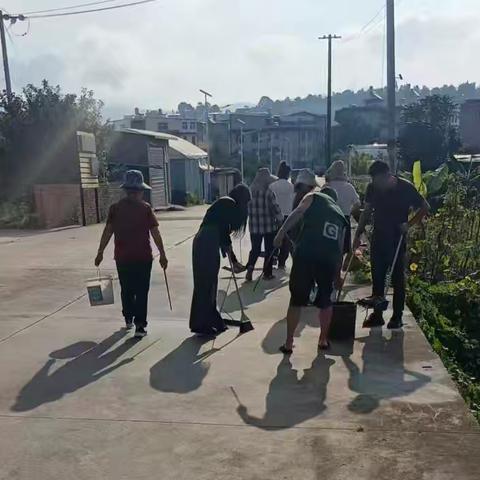 清扫祭祀垃圾 共护家园洁净