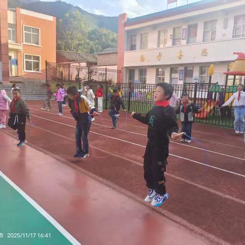 新街乡哈卡小学少年宫特色课程，助力成长新可能
