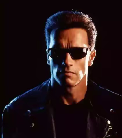 施老板有点不高兴，把他画的有点驼背的感觉（水笔画）