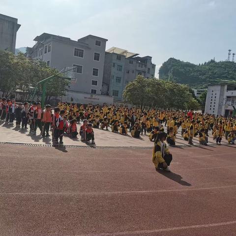 “参观小学初体验，幼小衔接促成长”楠杆乡中心幼儿园组织大班幼儿参观小学活动