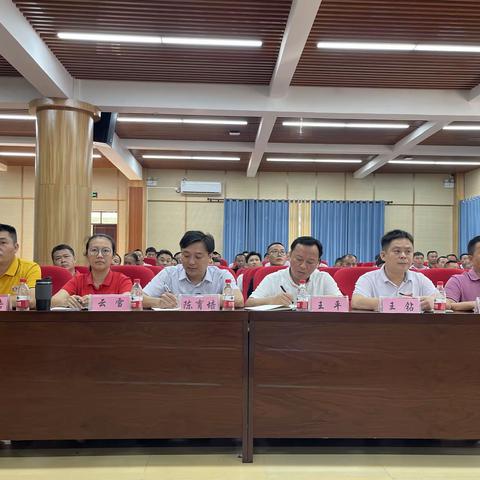 强化师德   筑牢师魂——      文昌市东郊中心小学师德师风专题教育会议