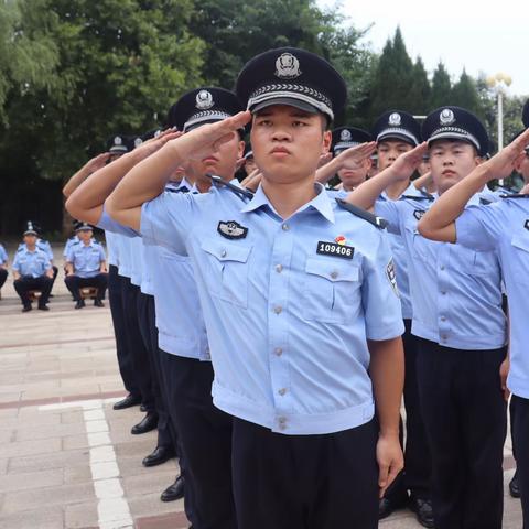 新警练兵筑警魂    队列会操展风采