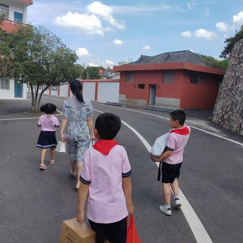 帮带书香溢师心   携手蓄力行道远 --记南湖小学传帮带活动