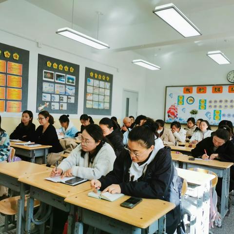 “潜心研究 思辨争鸣”──吉林省第二实验学校南湖小学部三～五年级语文评课交流