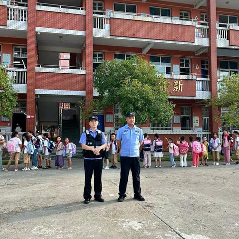 警校携手  共护学生安全