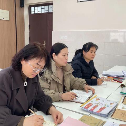 扎实基础，培养习惯——记红鹰小学低年级语文组教研活动