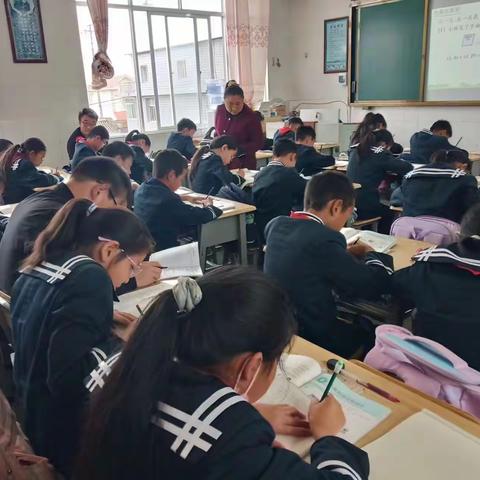 数中有学    学中有教——记云南驿镇第二教育集团数学课堂教学观摩活动