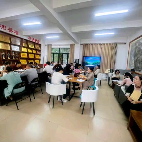 生活如茶，慢煮留香——八所中学语文组彭亚香老师读书分享活动纪实