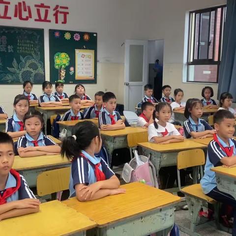 长塘里立心小学第一次课桌舞课堂反馈