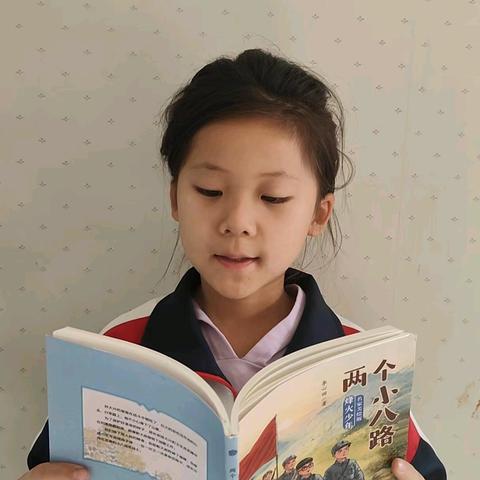 红色基因润童心，书香传承筑梦想——乌苏市第六中学三（5）班《两个小八路》班班共读活动