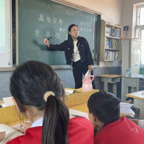 听评互促 砥砺前行———工农兵小学秋季听评课活动