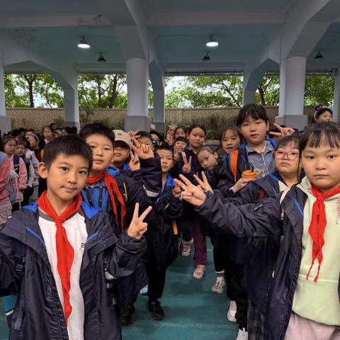 【智行图南】重庆市渝中区解放西路小学校四年级一班丨奇遇蔚蓝深海洋 自强共护生态情2025-2026学年上学期秋季研学实践活动