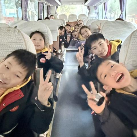 重庆市渝中区肖家沟小学校四年级一班丨探秘钓鱼城 弘扬坚韧 忠勇城市精神2025-2026学年上学期秋季研学实践活动