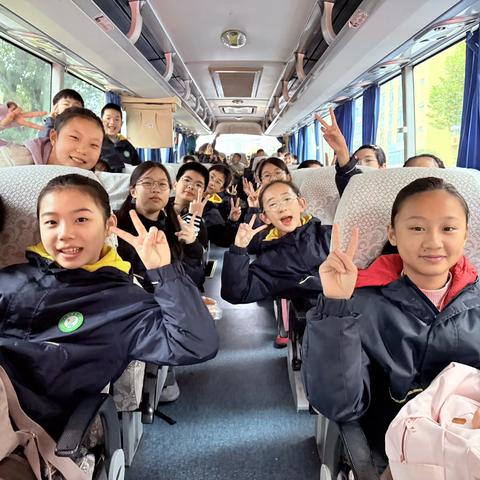重庆市九龙坡区彩云湖小学校六年六班丨趣游欢乐谷 研学悟成长|2025-2026学年上学期秋季研学实践活动