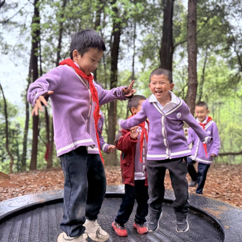 重庆市巴南区清华小学校一年级五班丨红色启蒙润童心 亲近自然觅春光——重庆市巴南区清华小学校2025-2026学年下期研学实践活动