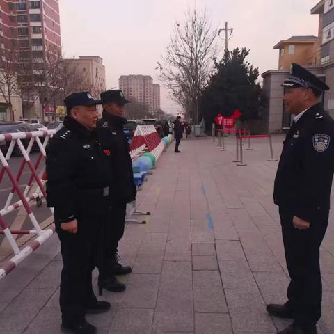 【冬季行动】李冰峰副书记检查特巡警护学岗执勤工作并参与执勤