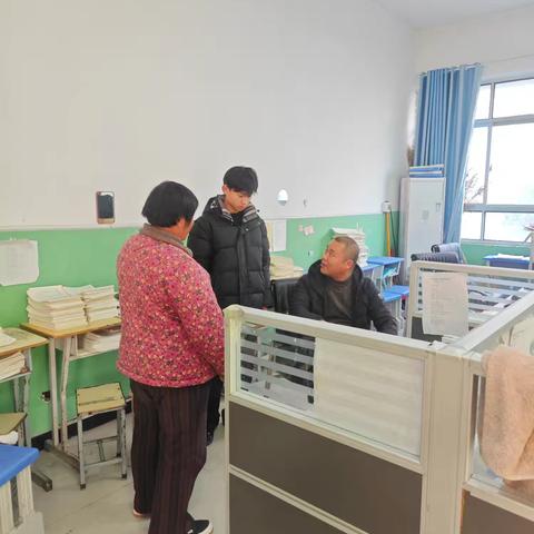 家校携手规范住宿行为