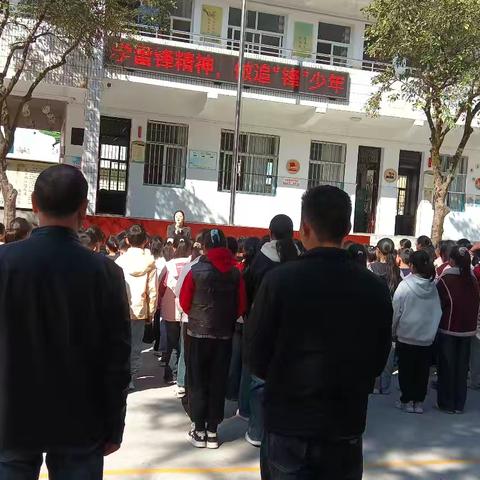警徽闪耀映童心，拾金不昧展美德 ——达仁镇派出所民警对我校刘首靓进行表彰奖励活动纪实