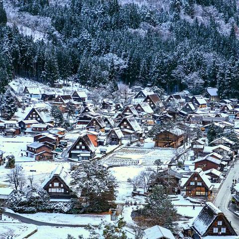 雪落合掌村