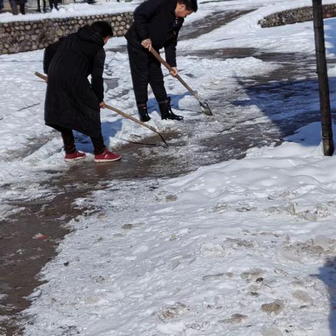 大雪，冰冻天气网格员在行动