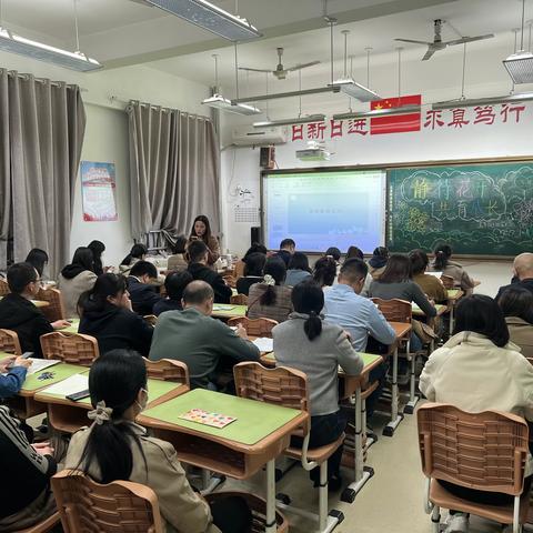 家校共育成合力，守望成长待花开——泉景中学小学部五年级七班召开家长会