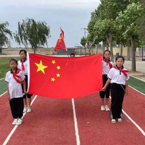 “一颗红心永向前，努力争当小队员”——沙土镇育才小学开展少先队入队仪式