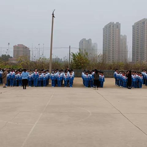 蒋辛屯中心小学队列比赛