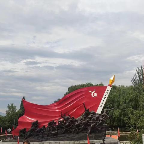 迎八一建军节 传承红色基因—南康村组织全体党员干部、退役军人赴渭华起义纪念馆参观学习