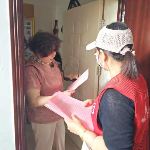粥店街道大河社区开展“入户送政策 诚信享福利”宣传活动