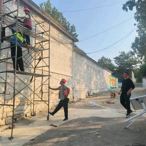 《翟庄村：路灯照亮百姓路，温暖民心启新程》