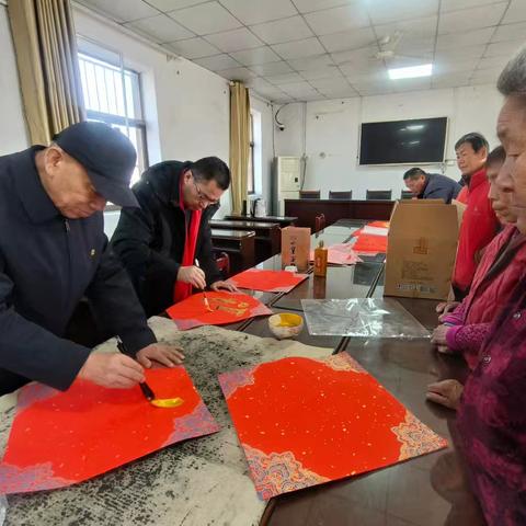 翰墨送福进乡村 文化惠民暖人心——平阴县翟庄村开展新春公益送福字活动