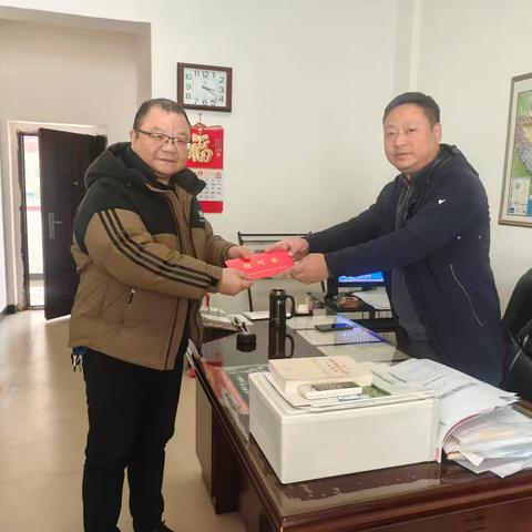 衡西市场春节前夕开展“送温暖”活动