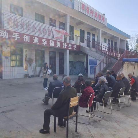 穆寨社区开展关爱老人志愿服务活动